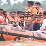 ବନ୍ୟାଜଳରେ ବୁଲି ସ୍ଥିତି ଅନୁଧ୍ୟାନ କଲେ ମୁଖ୍ୟମନ୍ତ୍ରୀ, ଅଧିକାରୀମାନଙ୍କୁ ଦେଲେ ଏହି ନିର୍ଦ୍ଦେଶ