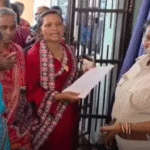 ବେଆଇନ ମଦ ବିକ୍ରି ଅଭିଯୋଗରେ ଥାନାର ଦ୍ୱାରସ୍ଥ ହେଲେ ଶତାଧିକ ମହିଳା, କାର୍ଯାନୁଷ୍ଠାନ ପାଇଁ କଲେ ଦାବି